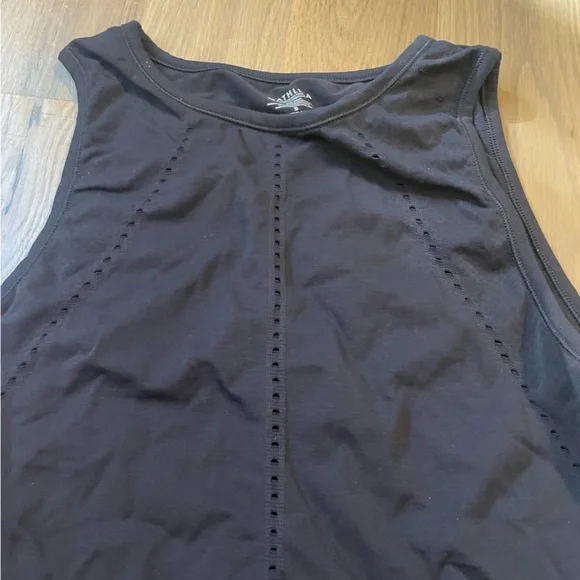 Athleta Foothill Seamless Laser Cut Split Back Tank Top In black - Picture 6 of 6